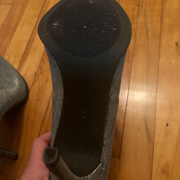 Beautiful silver sparky above the ankle booties with heel. Brand new! Size 8 - Picture 4 of 4